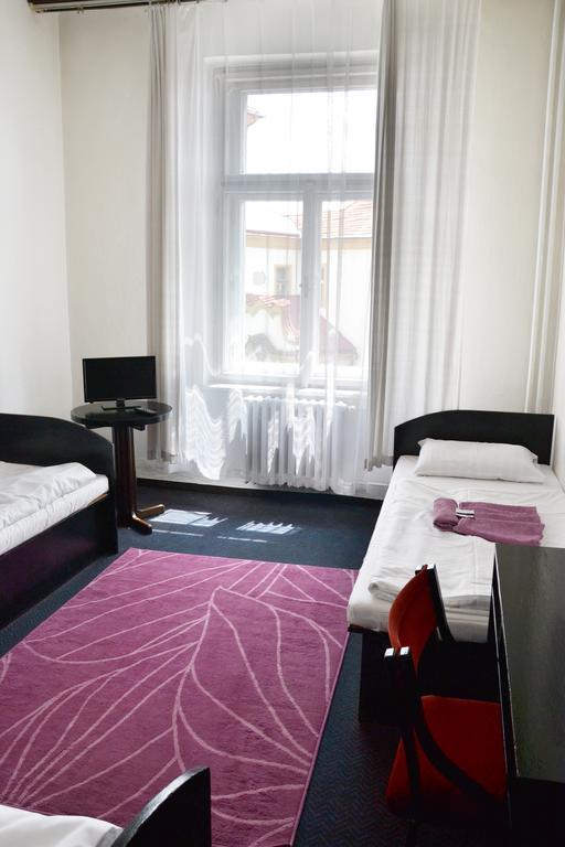 Hotel Posta ベネショフ エクステリア 写真