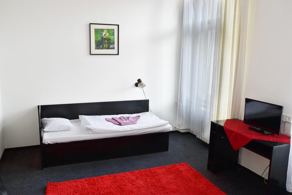 Hotel Posta ベネショフ エクステリア 写真